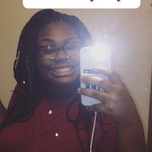 Meet your Posher, Amira